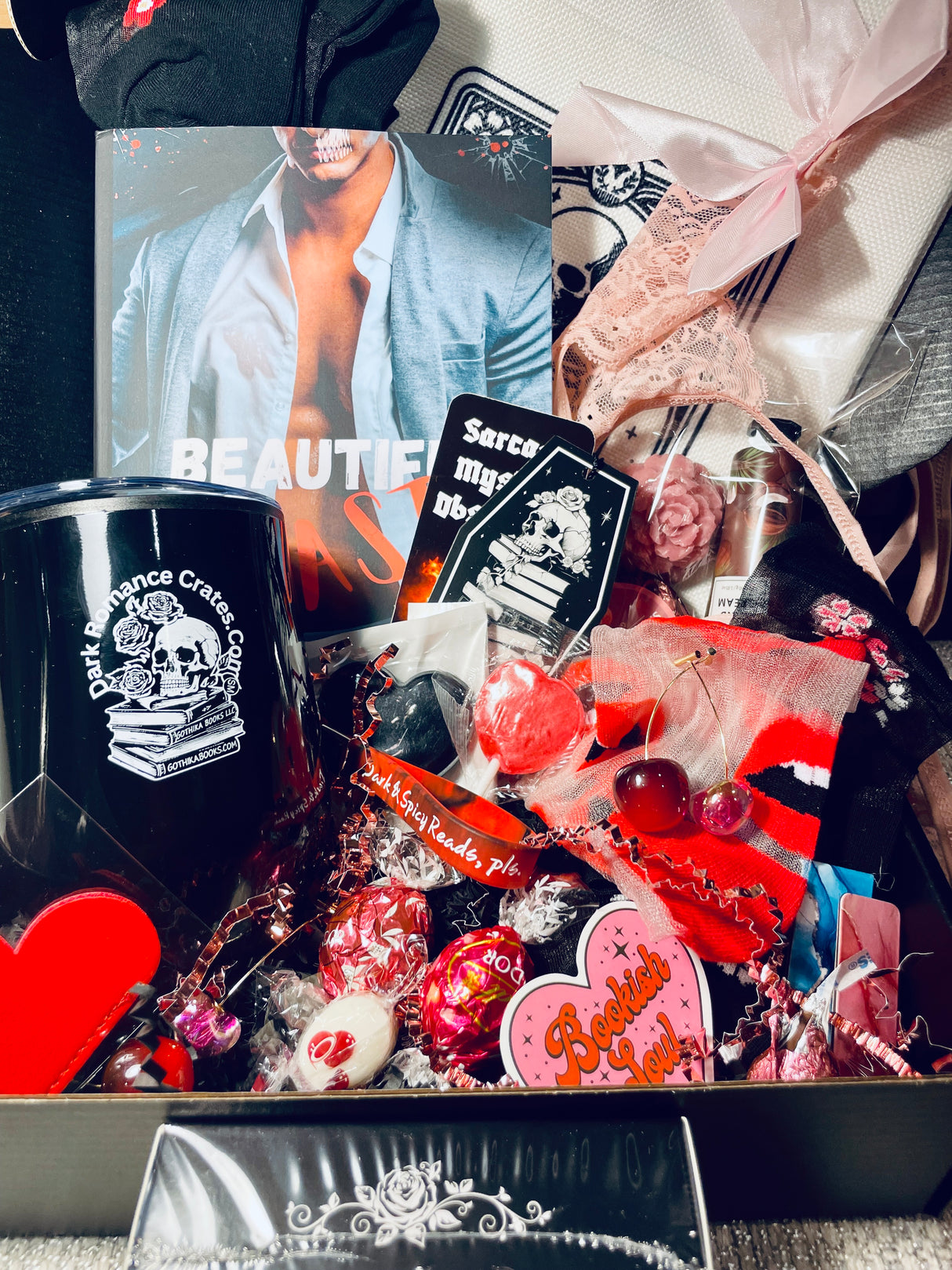 🌴Spring Break Dark Romance Travel Crate Galore!